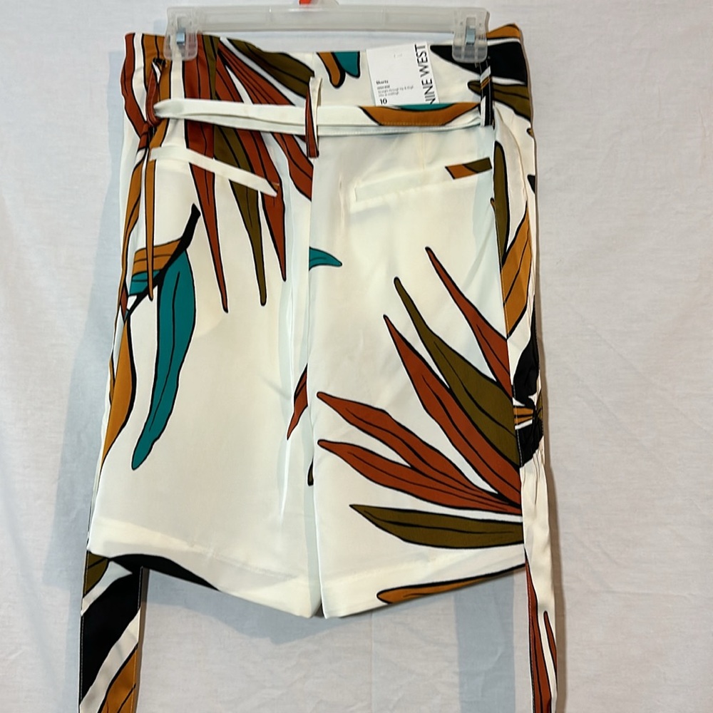 Nine West High Rise Shorts - Picture 3 of 11